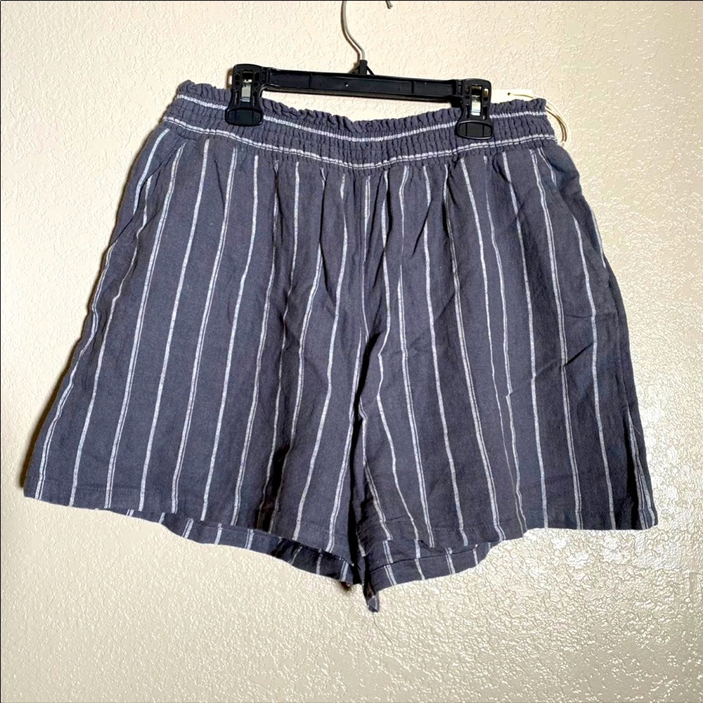 Women’s Medium ** Grey Shorts ** NWT
